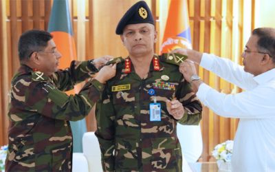 পদোন্নতিপ্রাপ্ত দুই সেনা কর্মকর্তাকে র‌্যাংক ব্যাজ পরিয়ে দিলেন প্রধানমন্ত্রী