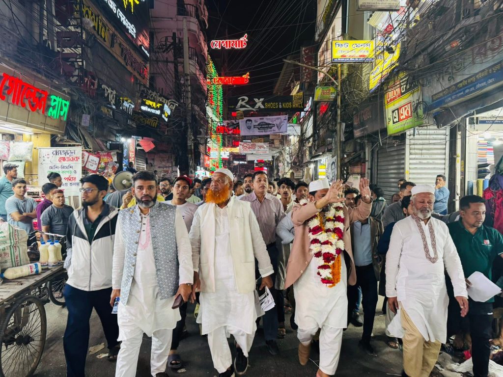 বিএনপি চট্টগ্রাম-১৫ (সাতকানিয়া-লোহাগাড়া) আসনের ধানের শীষ প্রতীকের প্রার্থী নাজমুল মোস্তফা আমিন টেরীবাজার এলাকায় গণসংযোগ