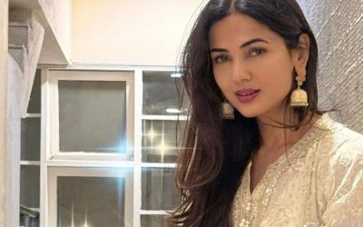 দুবাইয়ে আটকা পড়ে মোদির সাহায্য চাইলেন অভিনেত্রী