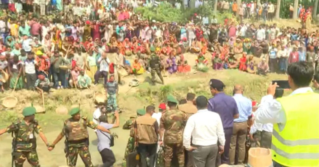 মাটি কেটে ‘খাল খনন কর্মসূচি’ উদ্বোধন করলেন প্রধানমন্ত্রী