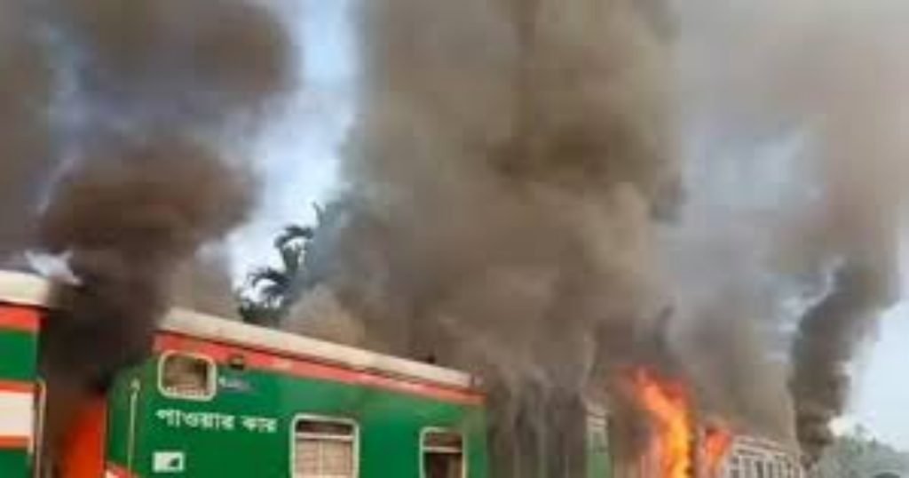 চট্টলা এক্সপ্রেসে আগুন, তদন্তে ৪ সদস্যের কমিটি