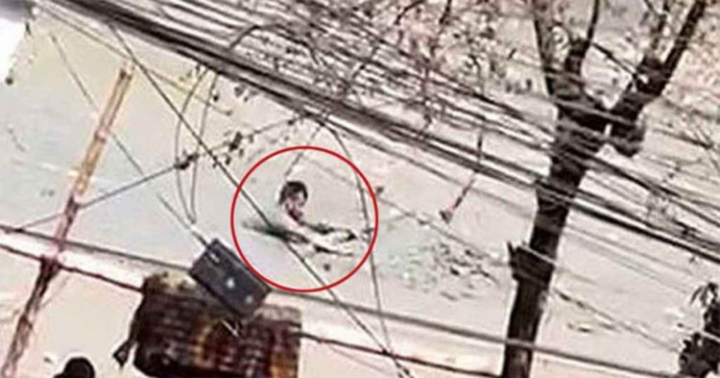 চট্টগ্রামে গ্রেফতার এড়াতে ডোবায় লাফ, ৫ ঘণ্টা পর উদ্ধার যুবক