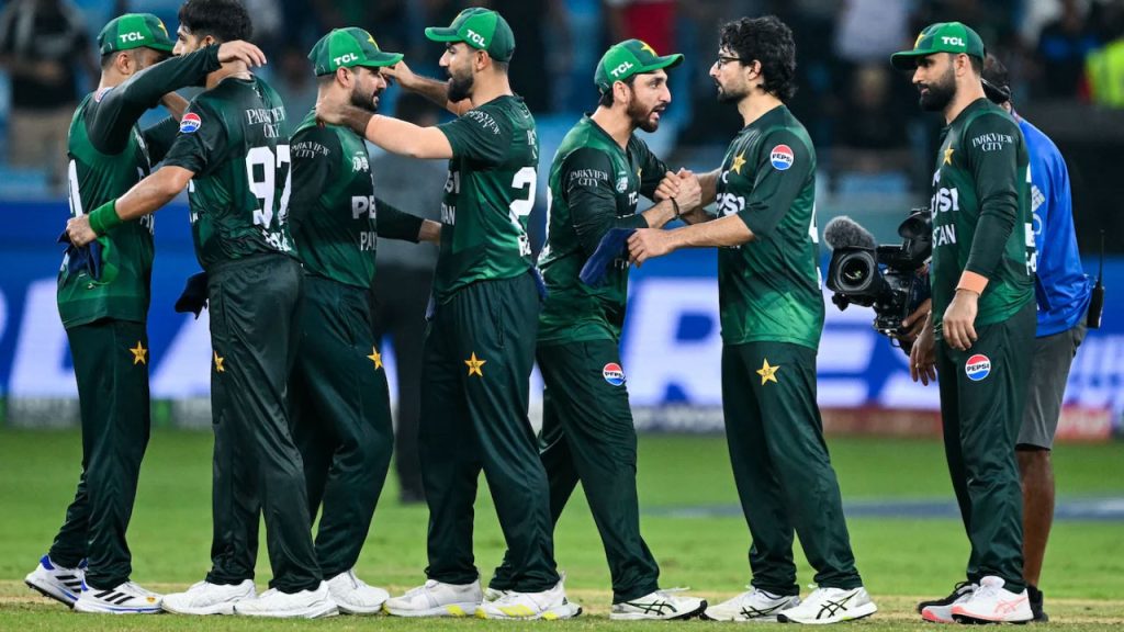 বিশ্বকাপ ব্যর্থতায় পাকিস্তানকে অর্ধকোটি রুপি জরিমানা