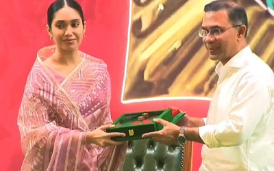 খালেদা জিয়ার স্বাধীনতা পুরস্কার গ্রহণ করলেন নাতনি জাইমা রহমান