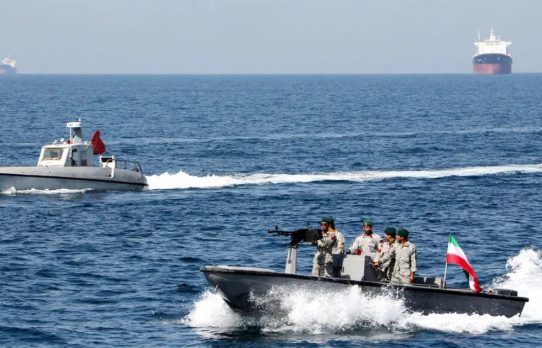 ফের হরমুজ প্রণালি বন্ধ করল ইরান