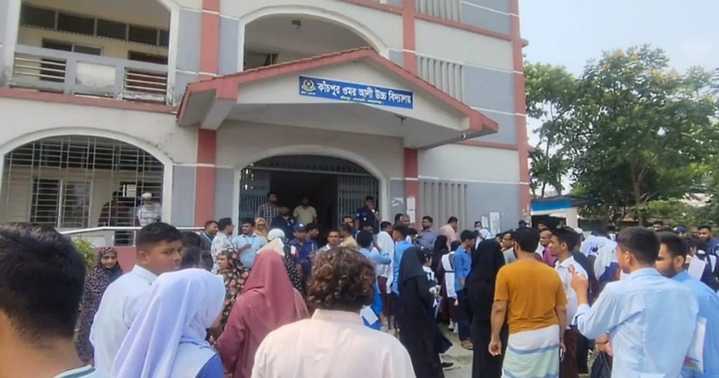 নারায়ণগঞ্জে ২০২৫ সালের প্রশ্নে এসএসসি পরীক্ষা