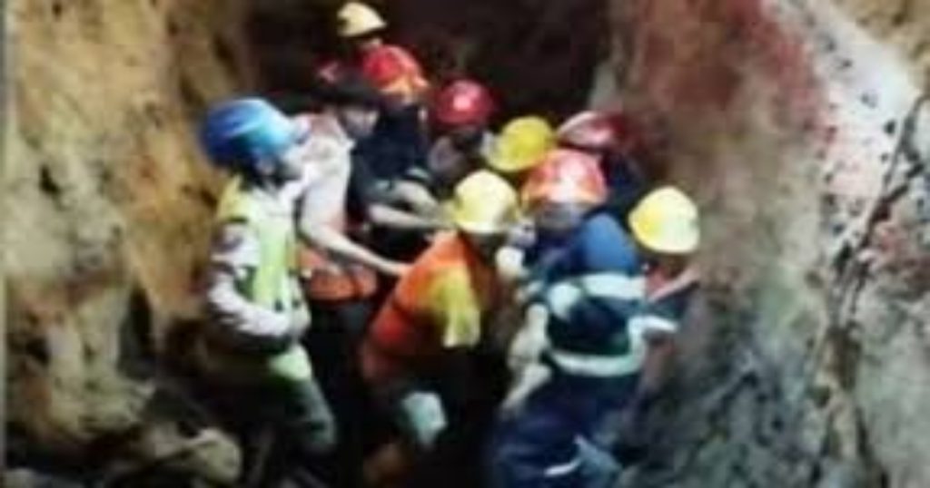 চট্টগ্রামে ওয়াসার খোঁড়াখুঁড়িতে মাটি ধসে ২ শ্রমিক নিহত