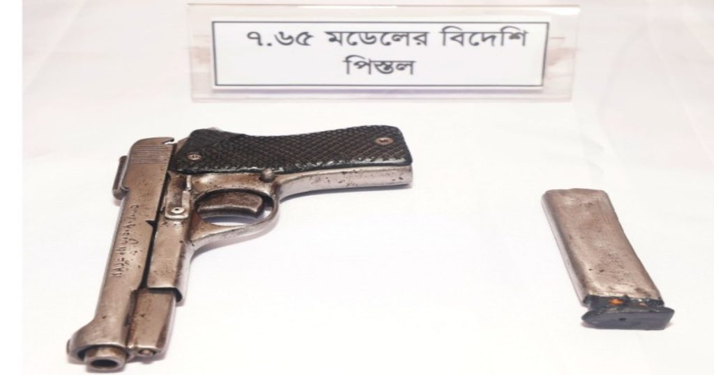 চট্টগ্রামে বিদেশি পিস্তলসহ গ্রেপ্তার ১