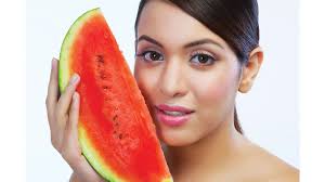রূপচর্চায় দারুণ তরমুজের খোসা