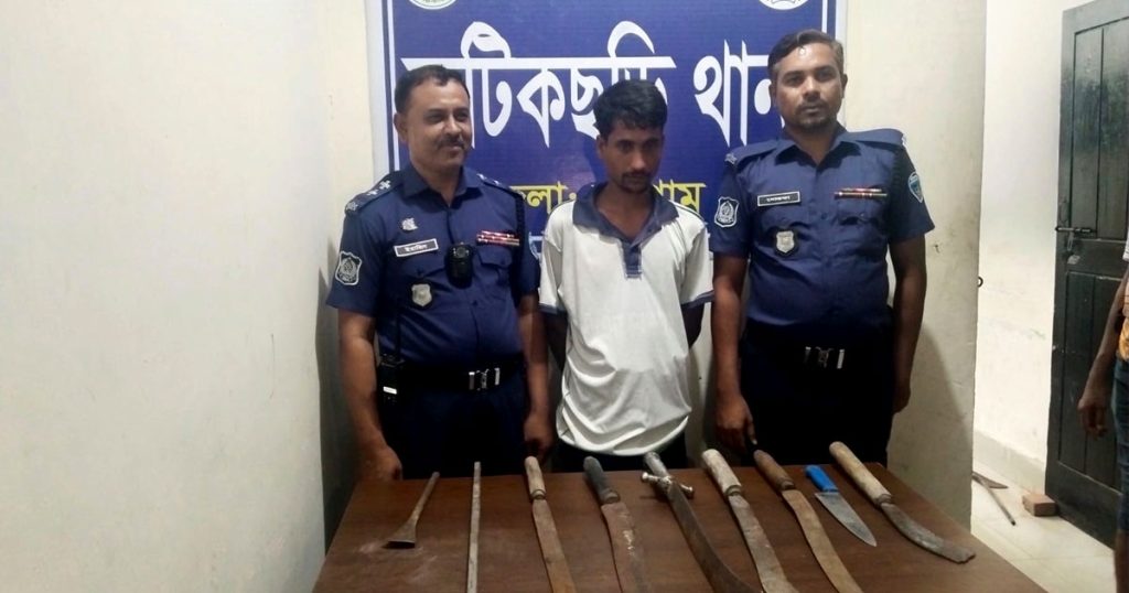 ডাকাতির প্রস্তুতিকালে দেশীয় অস্ত্রসহ ‘টেস্টার মোবারক’ গ্রেপ্তার