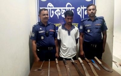 ডাকাতির প্রস্তুতিকালে দেশীয় অস্ত্রসহ ‘টেস্টার মোবারক’ গ্রেপ্তার